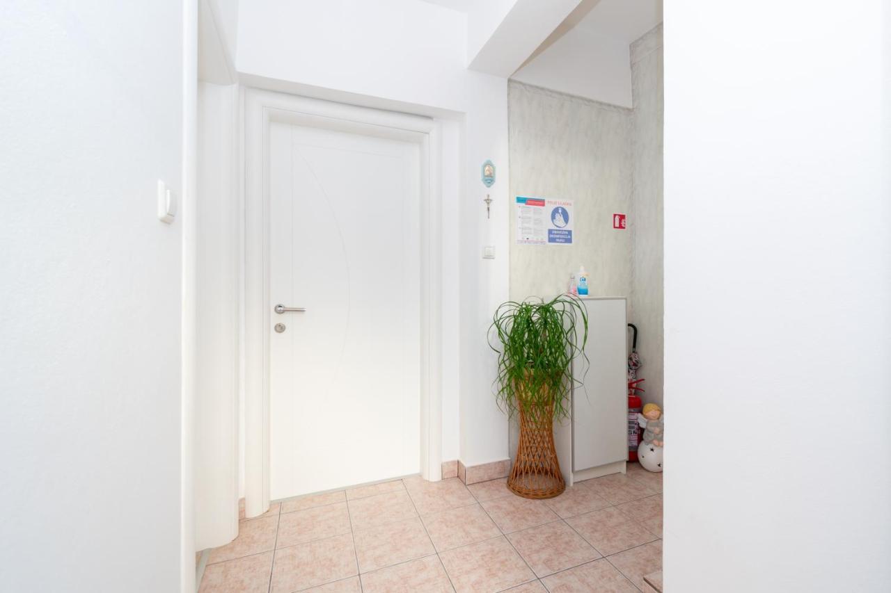 Apartments By The Sea Mandre, Pag - 4093 Kolan Zewnętrze zdjęcie