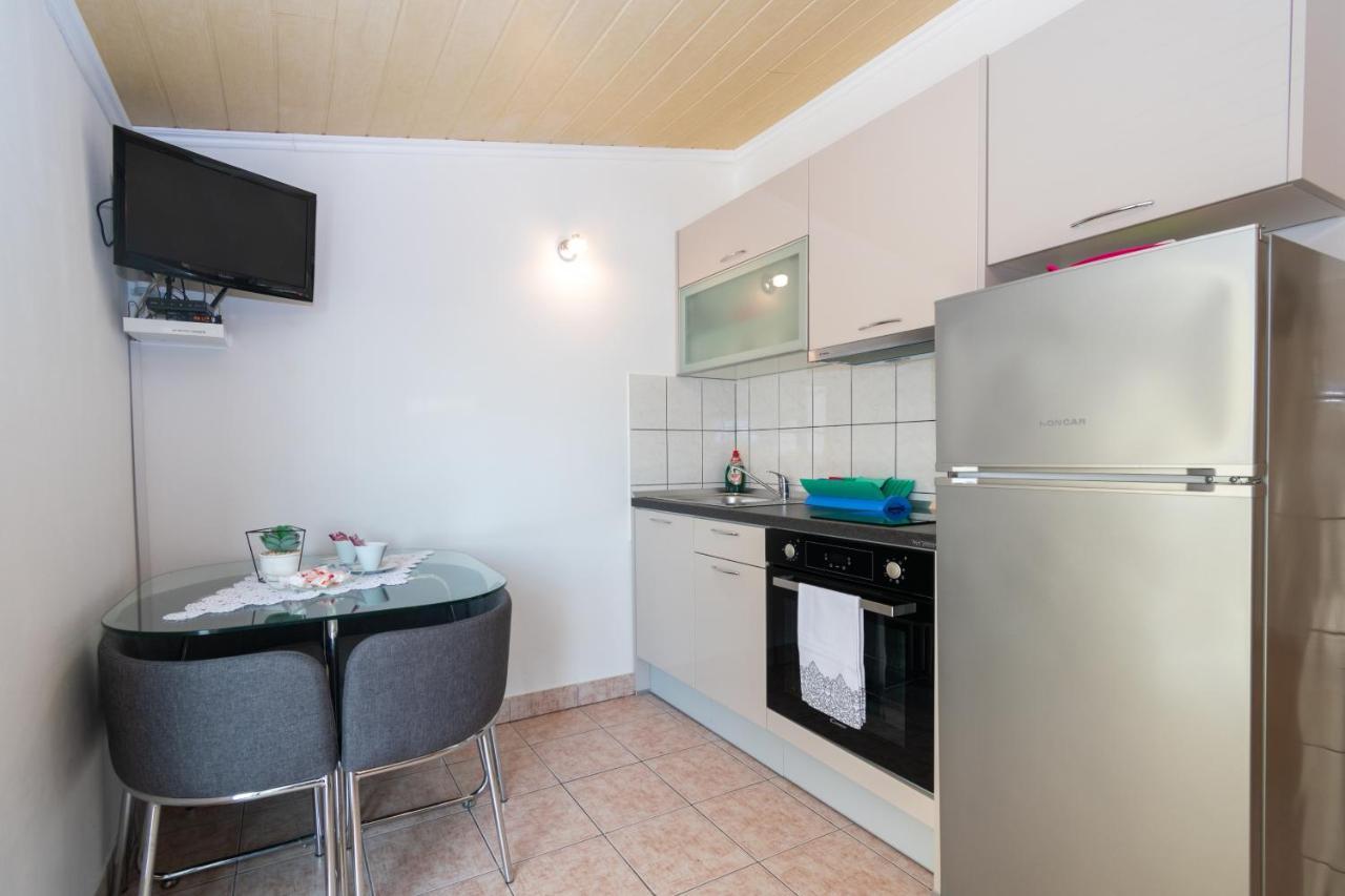 Apartments By The Sea Mandre, Pag - 4093 Kolan Zewnętrze zdjęcie