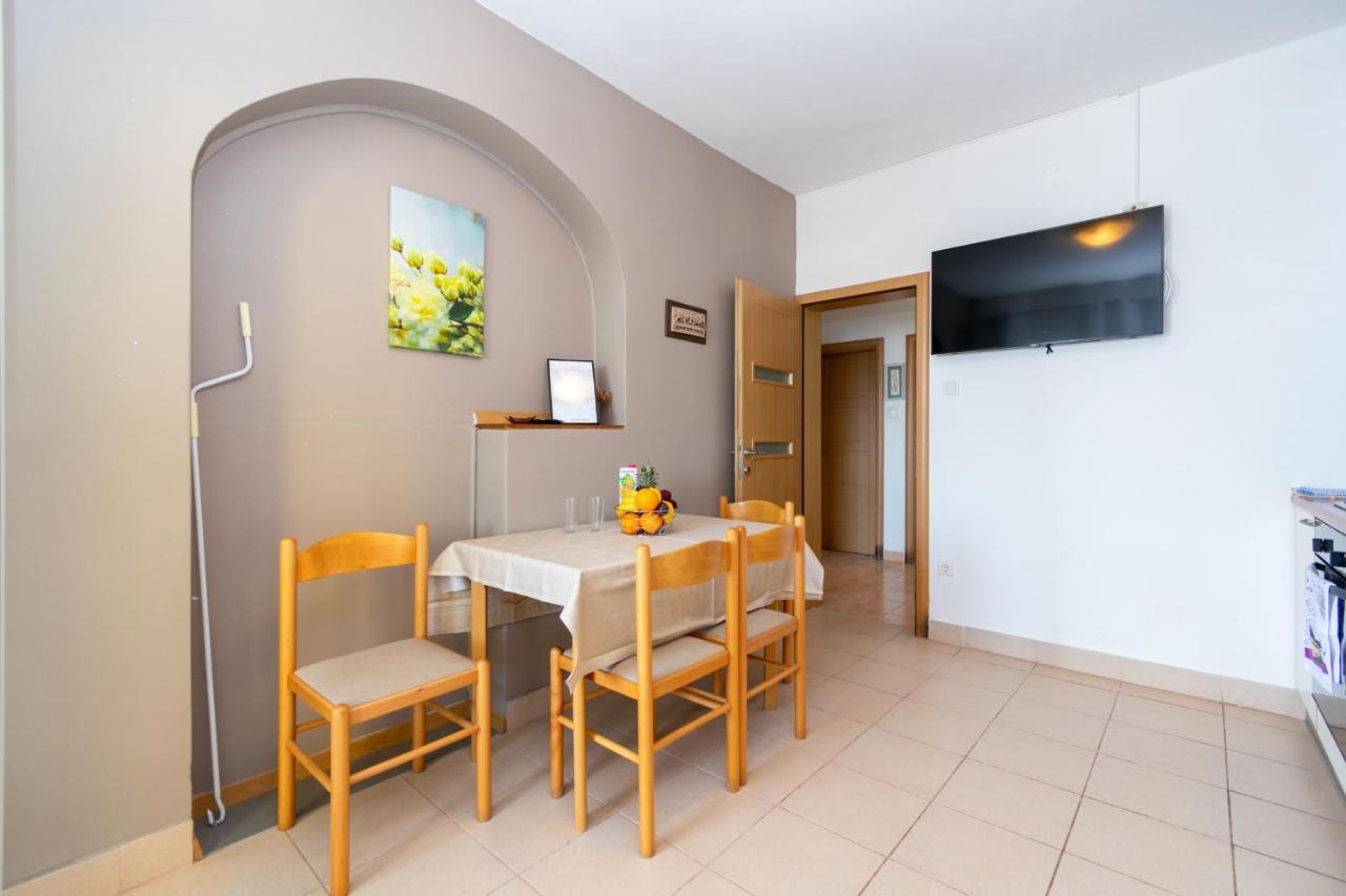 Apartments By The Sea Mandre, Pag - 4093 Kolan Zewnętrze zdjęcie