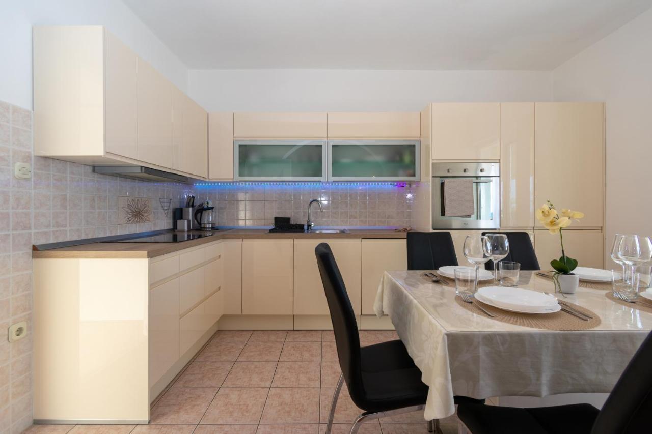 Apartments By The Sea Mandre, Pag - 4093 Kolan Zewnętrze zdjęcie